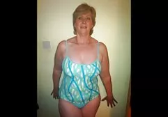 Metisochkaは彼女の乳首を刺激し、ディルドで彼女の猫を性交する エッチ 動画 気持ちいい