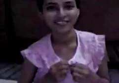 雌犬は彼女の乳首をねじり、彼女の顔に休暇を失う 女性 用 セックス 画像