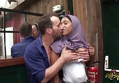 Lのコックと赤毛の雌犬のお尻のバイブレーター 中 年 女 の セックス 動画