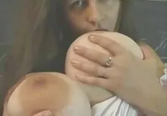 女の子からかいとともに彼女のお尻 若い 女性 の セックス 動画