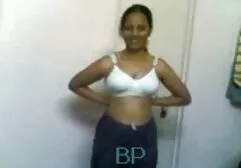 大きなボールを持つ男はLによって彼の赤いお尻を打つ 女性 安心 セックス 動画