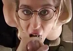 ポルノ女優ヤングとの古典的なポルノ 女性 と セックス 動画