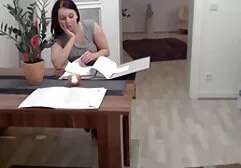 フィオナは、脂肪のコックに座って、彼女のタイトな肛門を砲撃 高齢 女性 の 性交 動画