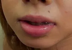 ひよこmasturbatesと吸いますa大きなコック sex 無料 動画 女性