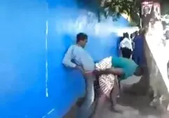 若い夫は、テープで階段に彼女を強制的に、軽度のBDSMの彼の妻のおっぱいの危機のために配置します。 まず、彼はバイブレーターで猫を自慰行為し、その後、彼のコックで性交します 無料 セックス 動画 女性 向け