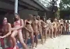 目隠し男は彼女のお尻を破壊する 女性 でも 見れる セックス