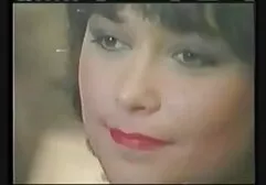 彼女は友人のためにフェラチオを好む 美人 女性 セックス 動画