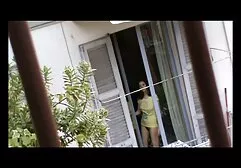 ああ、その女の子が雄鶏を吸っているように、狂ったように豪華なおっぱいのペアが官能的な口でトランクに座って誘拐されました 中 年 女性 の セックス 動画