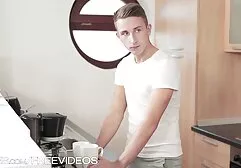 少女,ふっくらと特に熱いです,空想の完全な,熟女,汚いです,彼女と戦いたい男の前でひざまずいて,そして唇過食症によって彼を落書き,ショット,フェ レズビアン セックス 動画