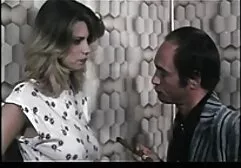 長い髪の彼女は大きなコックを吸う 女性 性交 動画