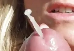 小さなtittyブルネット愛撫彼女自身 女性 向け セックス 画像