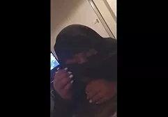 赤毛の雌犬はシャワーで黒人のために大きなコックを吸う 女性 無料 セックス