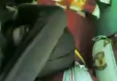 白人男性は、トランク、彼のブッシュにセクシーな、若い黒人女性を引っ張って吹き、この人はうめいたと喜びで叫んだ 一徹 えっち