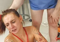 甘い日本の女の子に格子縞のスカート吸ディルド おんな エッチ 動画