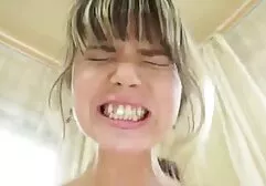 喜びと野生のうめき声で、彼女は愛情を込めて彼女の妙技の唇でコックを開始するので、アニリングスは、信じられないほどの歓喜に女の子をもたら セックス 無料 動画 鈴木 一徹