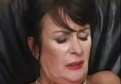 ジュリアテイラーは美しい魅力です youtube 女性 無料 h