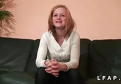 雌犬strokingコックとcums 素人 主婦 の セックス 動画