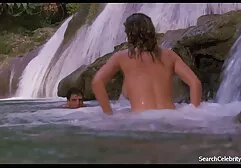 美しい雌犬は、ビーチの屋台で変化しています 女子 向け セックス 動画