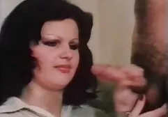 どのように彼女の体にバラの花びらの気持ち 女性 用 セックス 動画