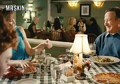 Hollyは車の中でフェラチオを与えるのが大好き セックス 動画 女の子